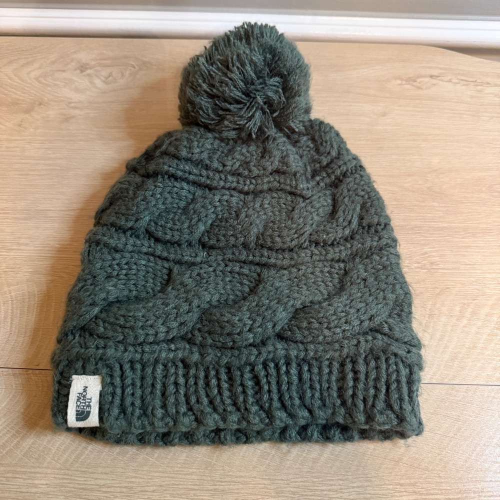 The North Face Oh-Mega Cable Knit Pom Beanie Forest Green Hat CLN6 TB49